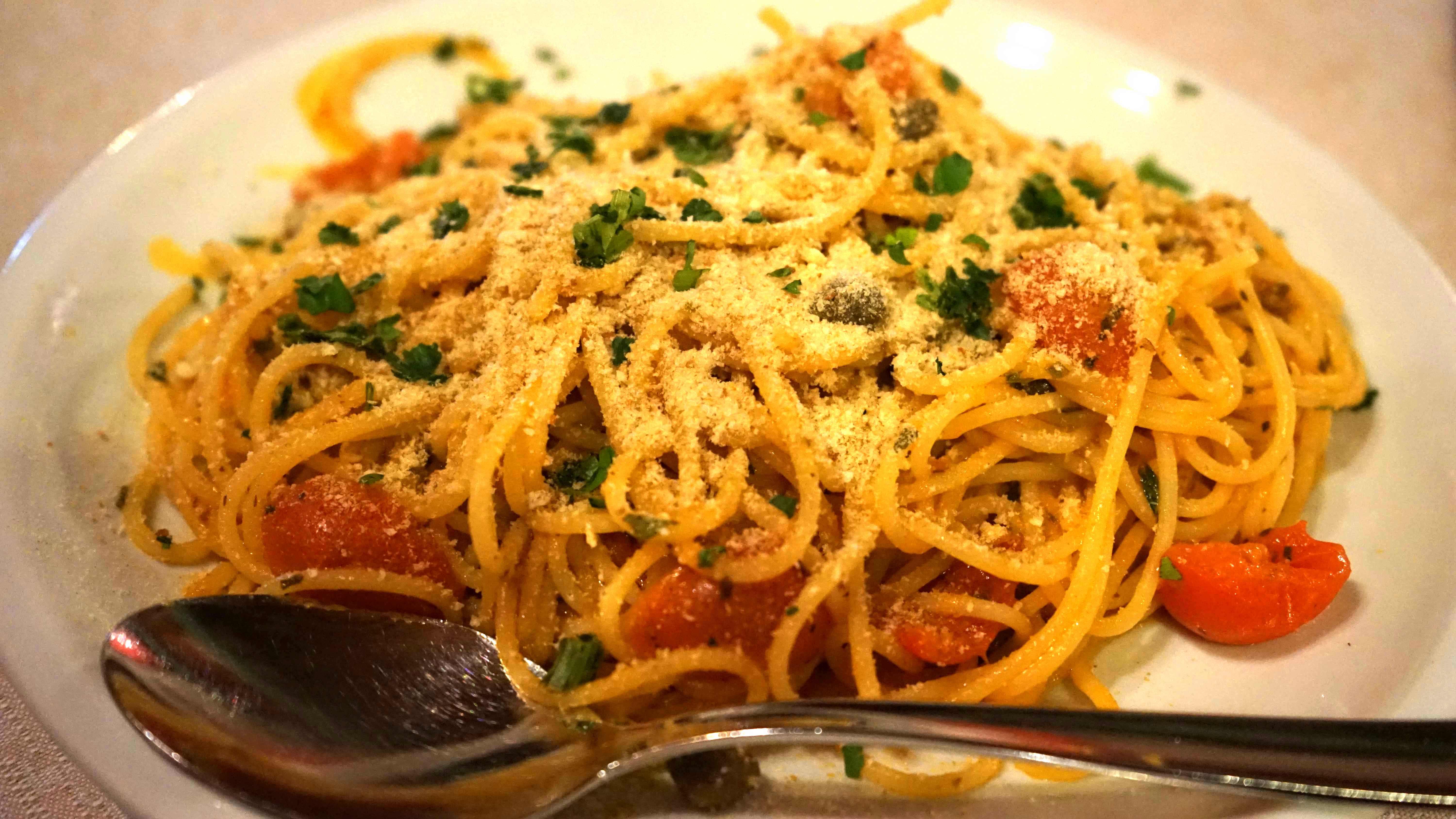 ケッパーとパンくずのスパゲティー （シラクーサ風）Spagetti with tomato,capers bread-crumbs